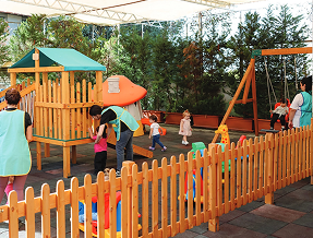 A carefully designed child–adult ratio, ensuring personalized care